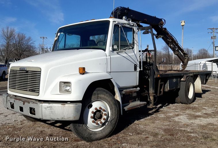 1999 Freightliner FL70 crane truck - LY9037