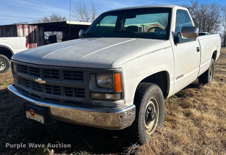 1999 Chevrolet  C2500 pickup truck - NB9293