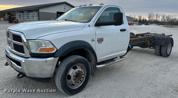2011 Dodge Ram 5500HD truck cab and chassis - NM9236