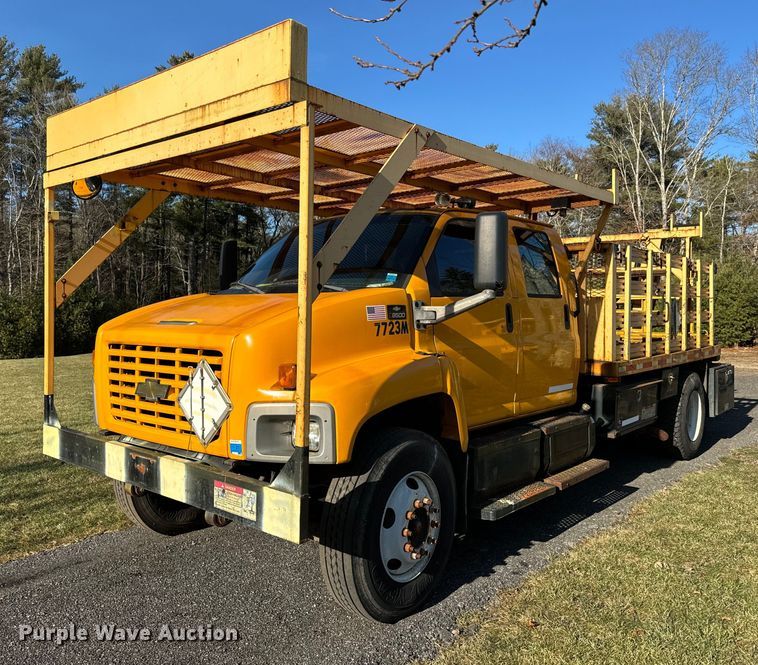 2005 Chevrolet  C8500 Crew Cab flatbed truck - NN9356