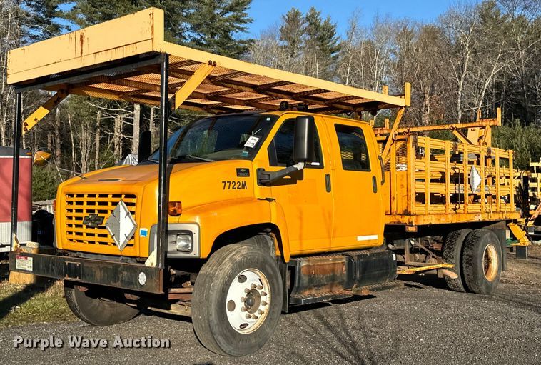 2004 Chevrolet  C8500 Crew Cab flatbed truck - NN9362