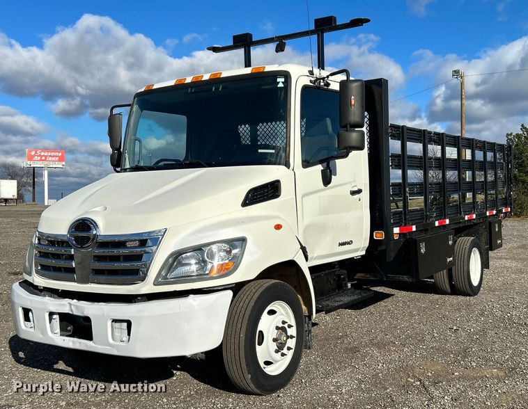 2010 Hino 185 flatbed truck - OI9503