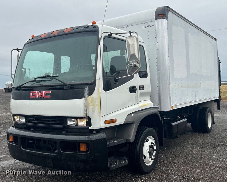 2005 GMC T6500 box truck - OM9225