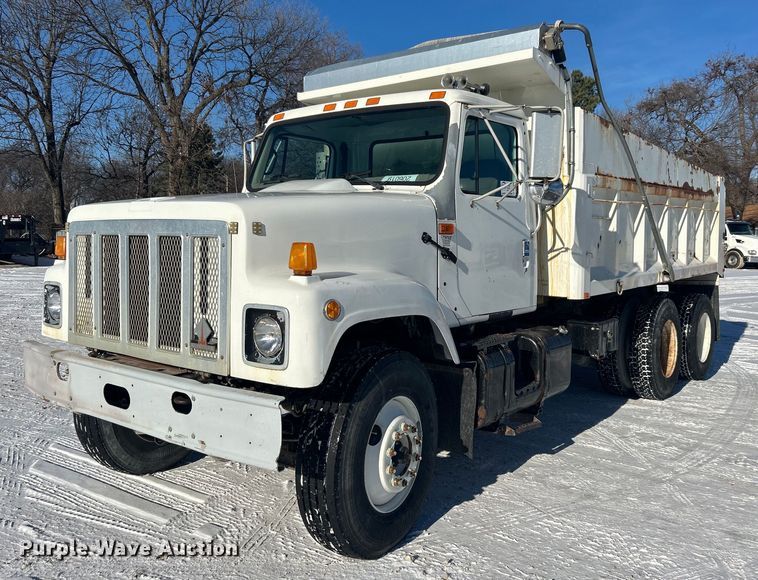 2001 International  2554 dump truck - DN0655