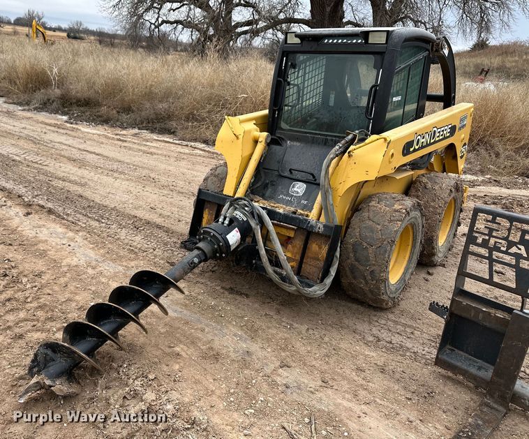 2002 John Deere 250 skid steer loader - EK9941
