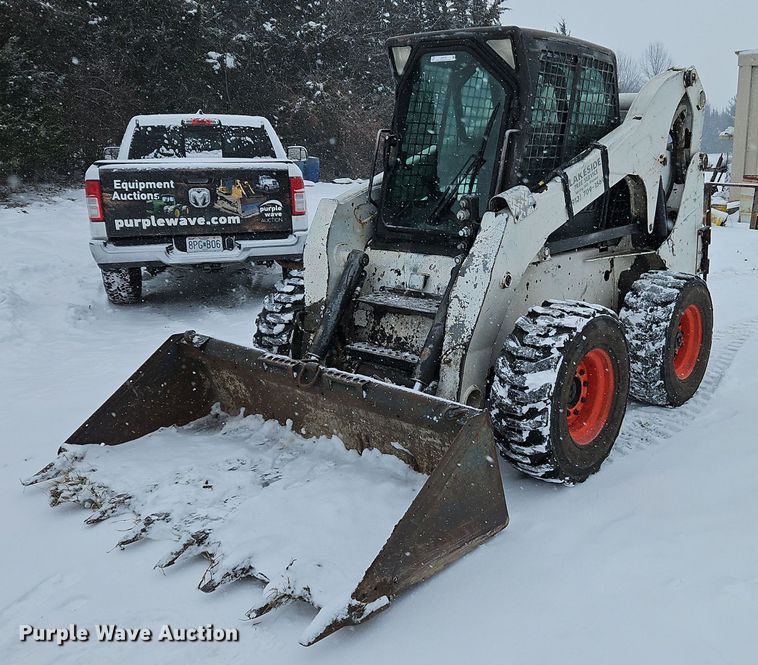 2004 Bobcat S300 skid steer loader - LB9725
