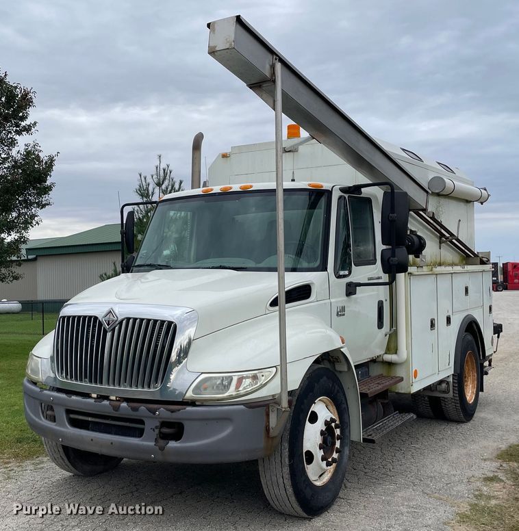 2007 International 4400  utility / service truck - LV9947