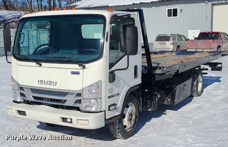 2020 Isuzu  NPR rollback truck - MQ9569