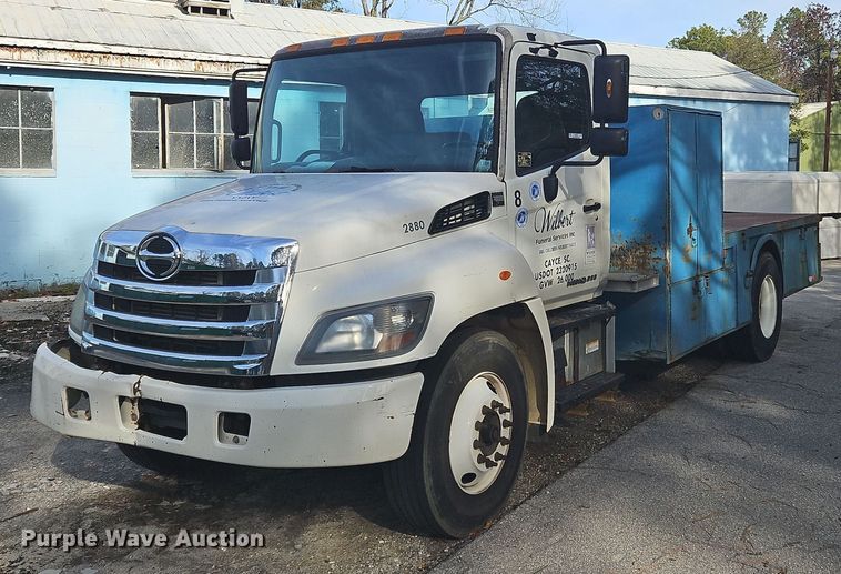 2014 Hino 268 flatbed truck - NZ9124