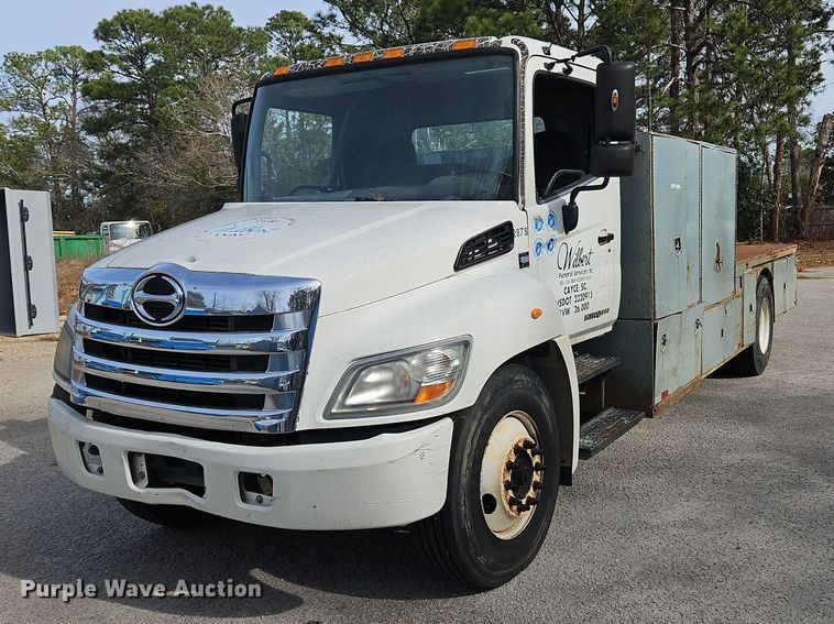 2013 Hino 268 flatbed truck - NZ9125