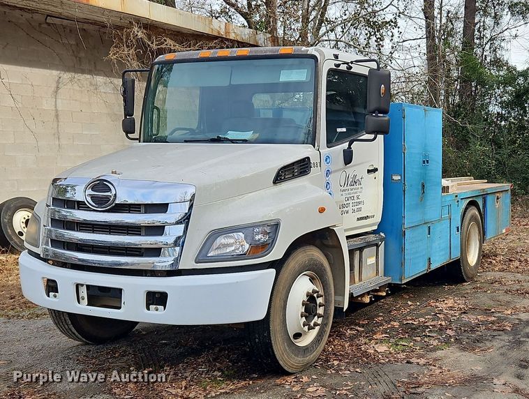 2014 Hino 268 flatbed truck - NZ9127
