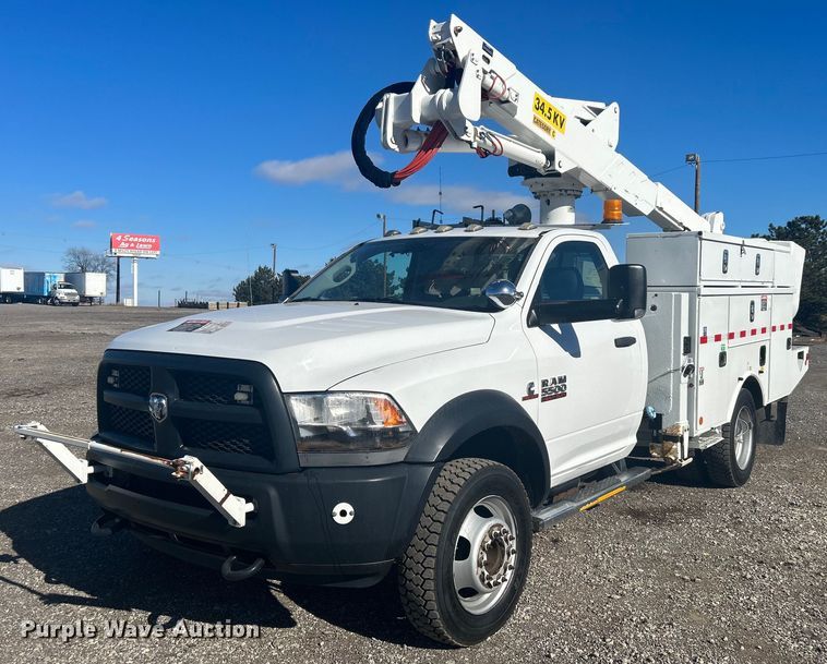 2014 Dodge Ram 5500HD bucket truck - OI9532