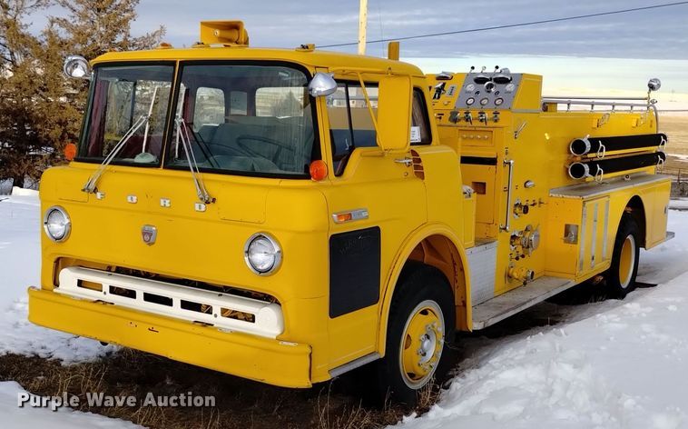 1971 Ford 900 pumper fire truck - DK8990