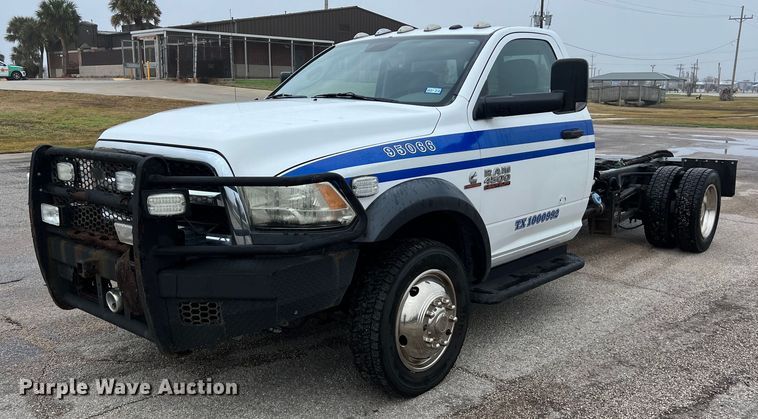 2015 Dodge Ram 4500HD SLT truck cab and chassis - DQ2360