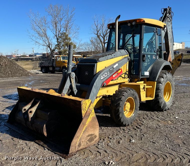 2010 John Deere 410J backhoe - DW2962