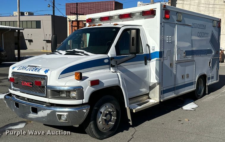 2008 GMC C4500 ambulance - LK9769