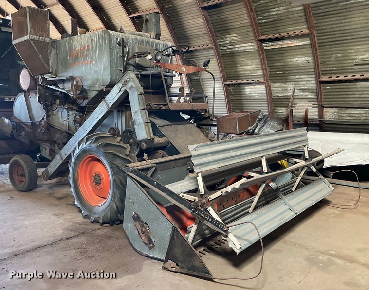 Gleaner A combine - LV9277