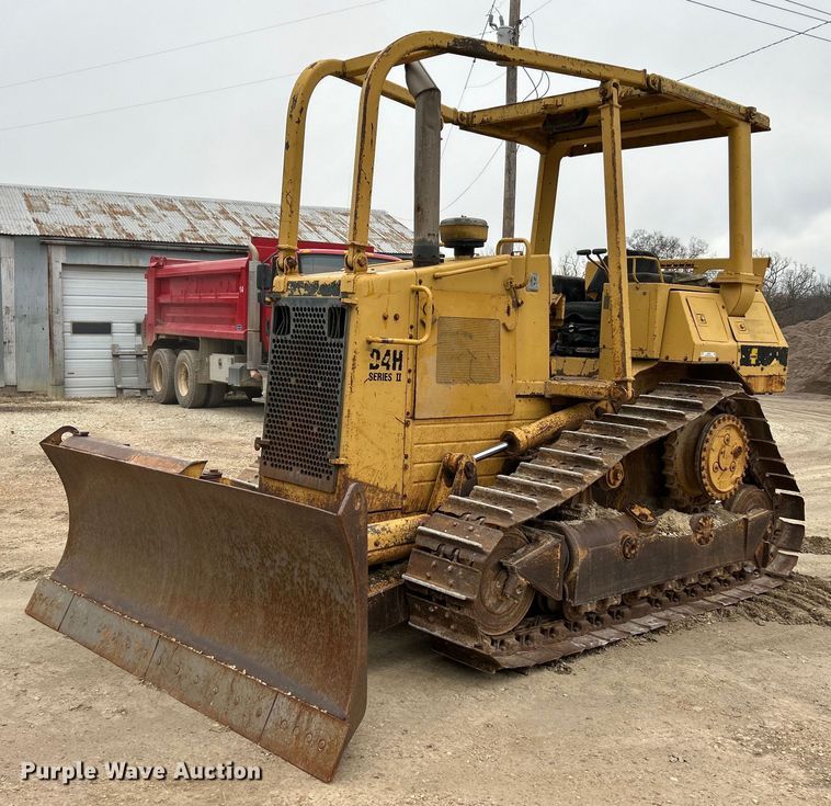 1987 Caterpillar D4H Series II dozer - NE9702
