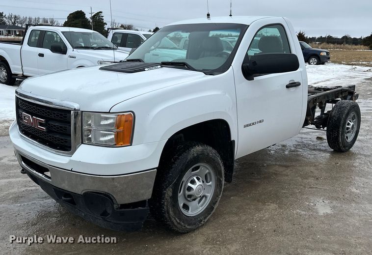 2012 GMC Sierra 2500HD pickup truck cab and chassis - NS9194