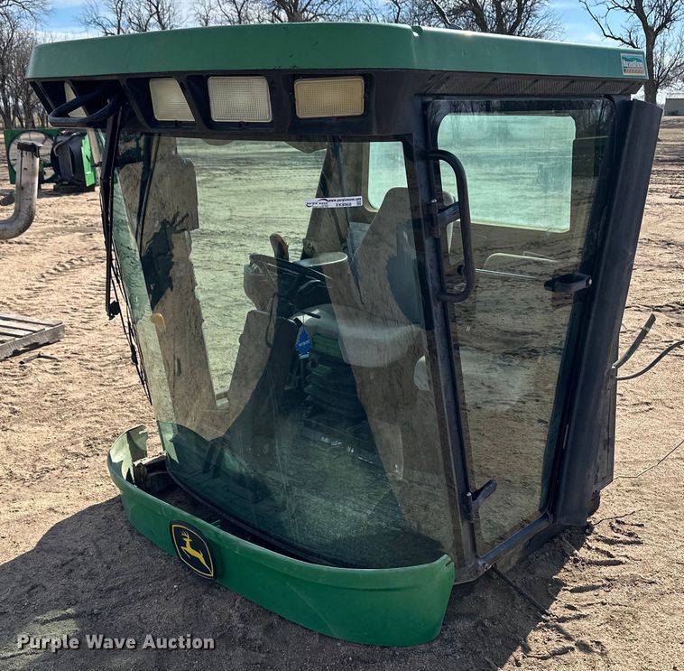 John Deere combine cab - EK9968