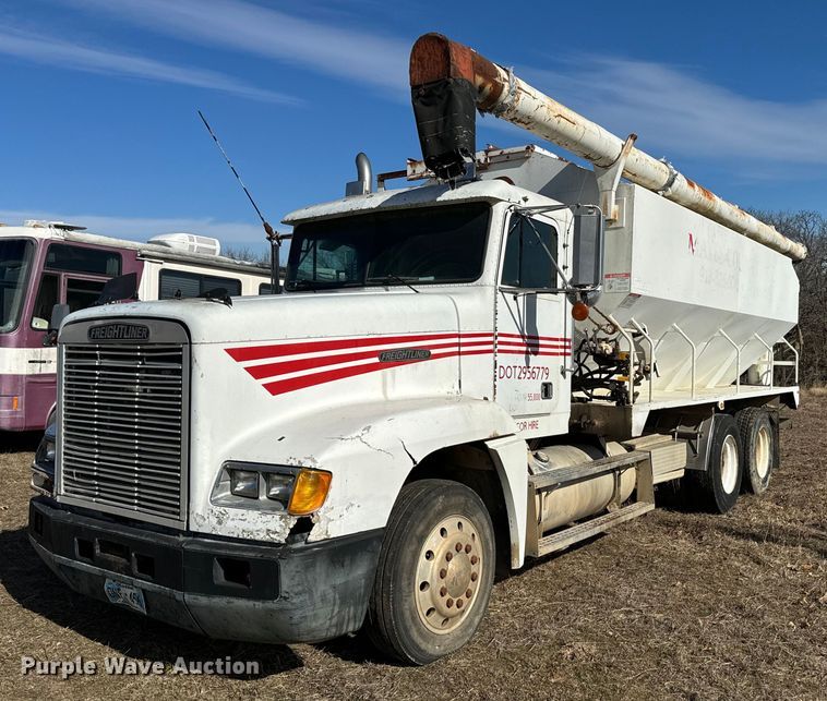 1989 Freightliner feed delivery truck - NA9763