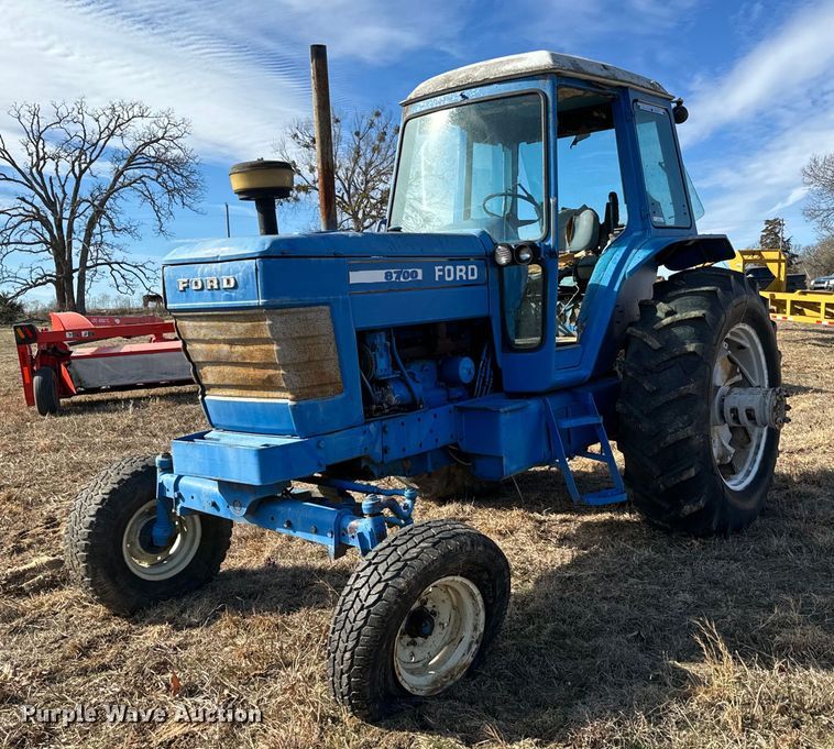 Ford 8700 tractor - NA9764
