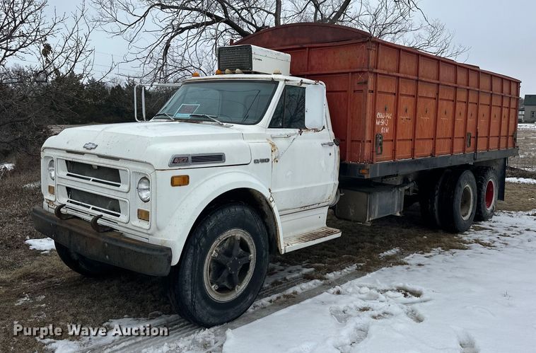1971 Chevrolet  C60 grain truck - NS9204