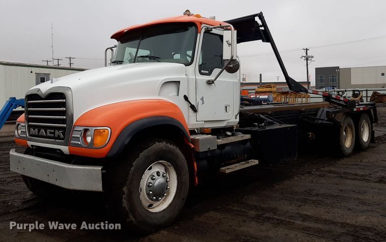 2007 Mack CV713 roll-off container truck - DV9757
