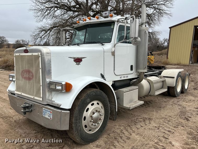 2005 Peterbilt 379 semi truck - EK9934