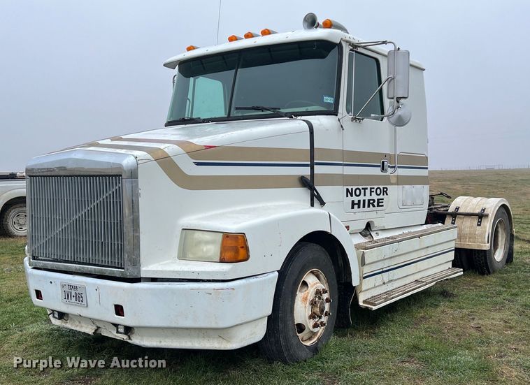 1994 White GMC semi truck - KV9920