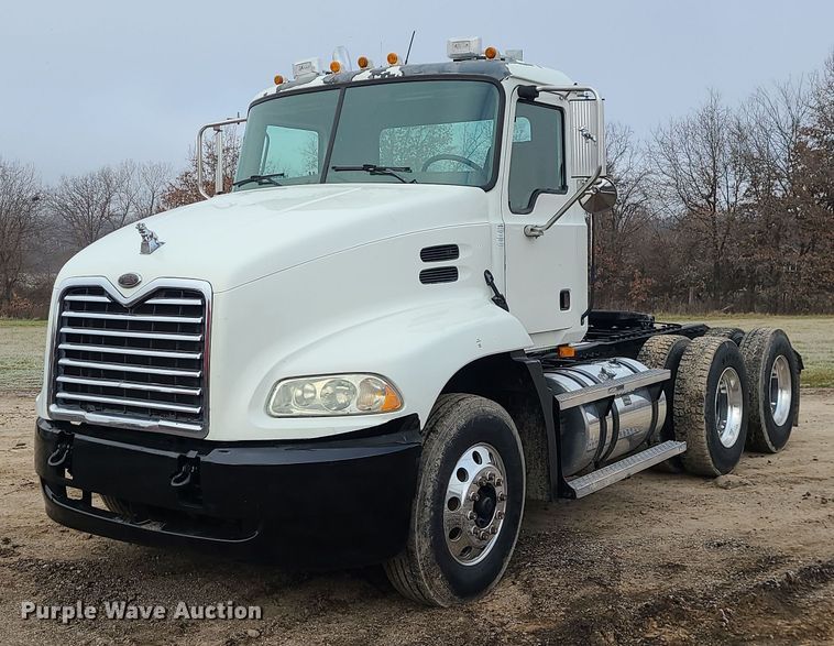 2004 Mack CX613 semi truck - LJ9447