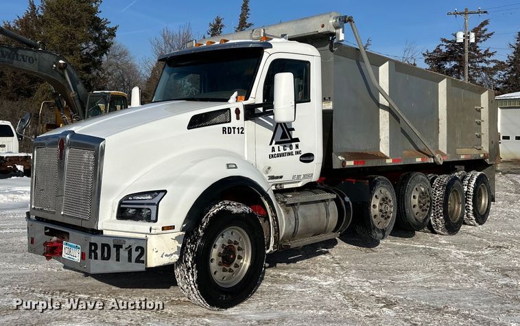 2016 Kenworth  T880 dump truck - LO9470