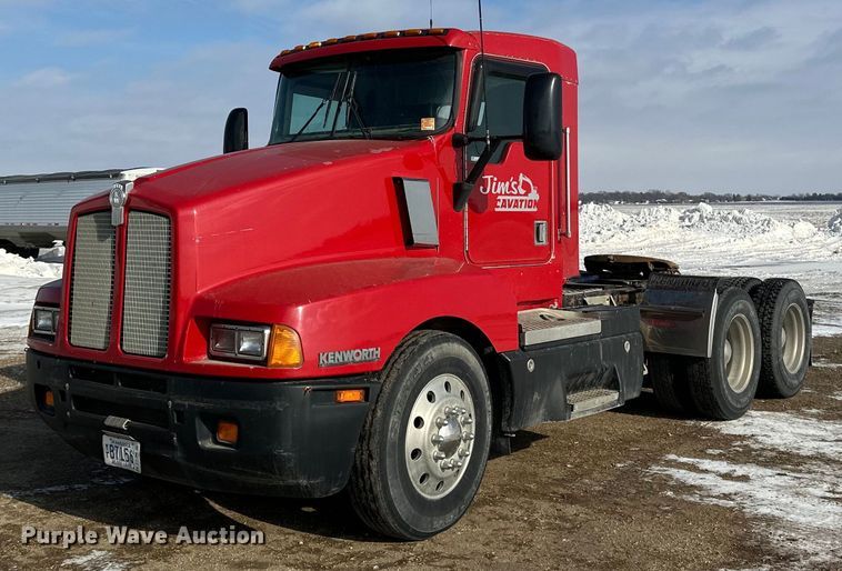 1994 Kenworth T600 semi truck - LO9471