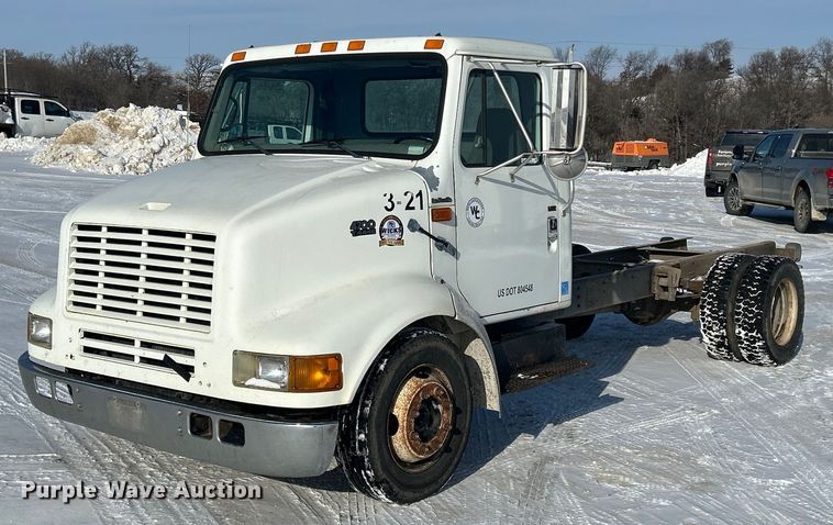 1999 International 4700 truck cab and chassis - MO9143