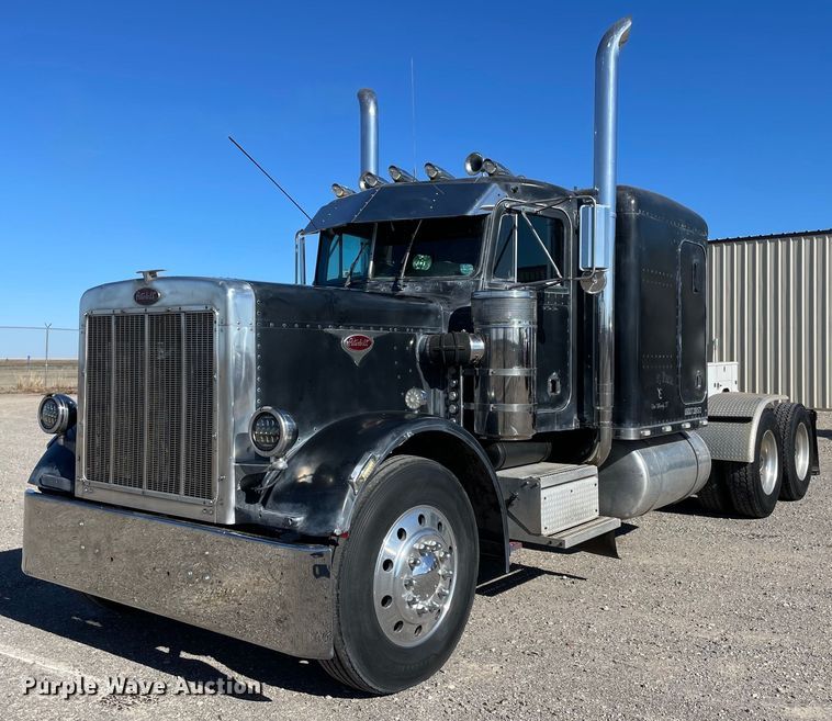 1985 Peterbilt 359 semi truck - NA9750
