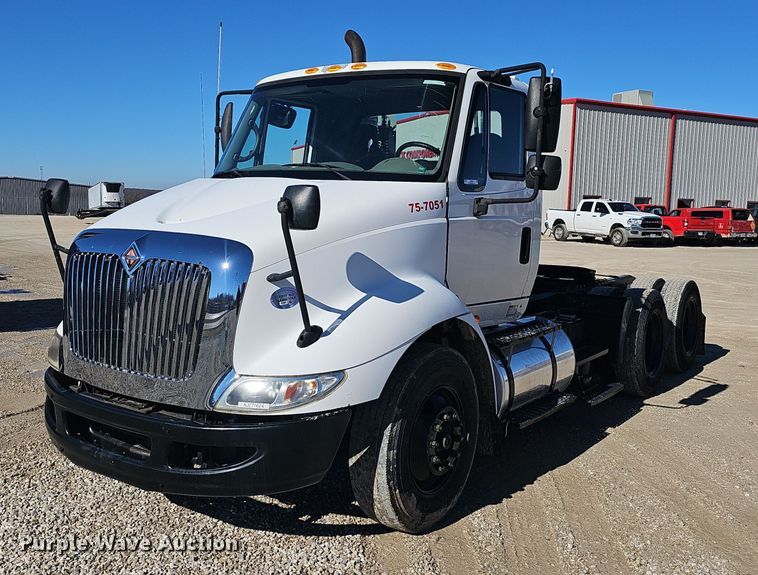 2010 International 8600 semi truck - NP9376