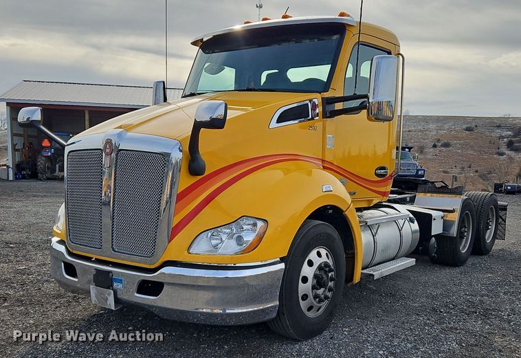 2019 Kenworth T680 semi truck - NZ9138