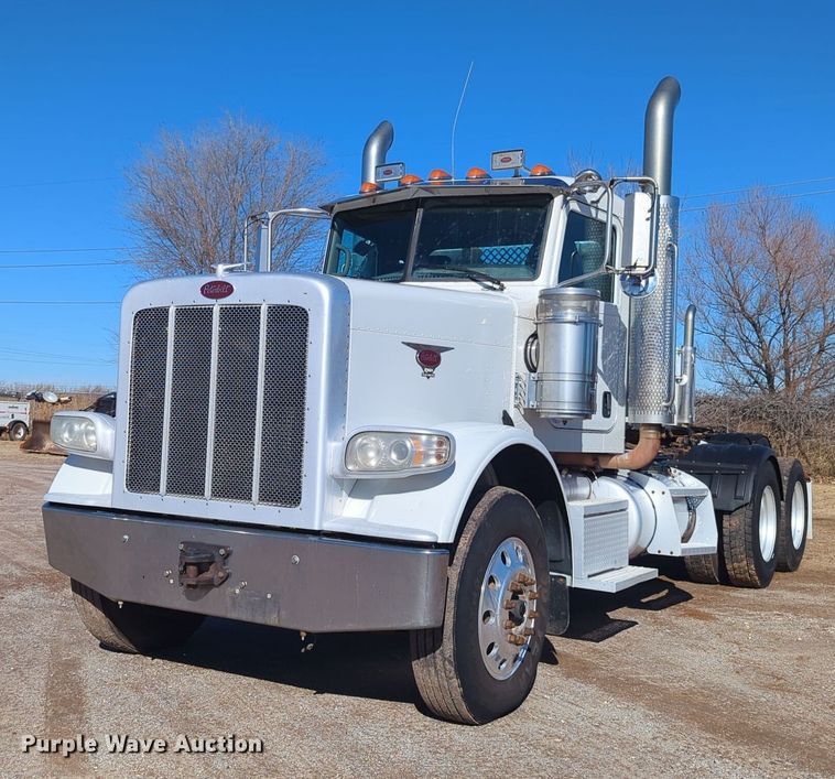 2013 Peterbilt 388 semi truck - OD9185