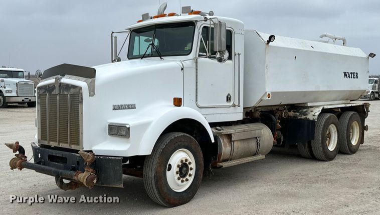 1995 Kenworth T800 water truck - OD9932