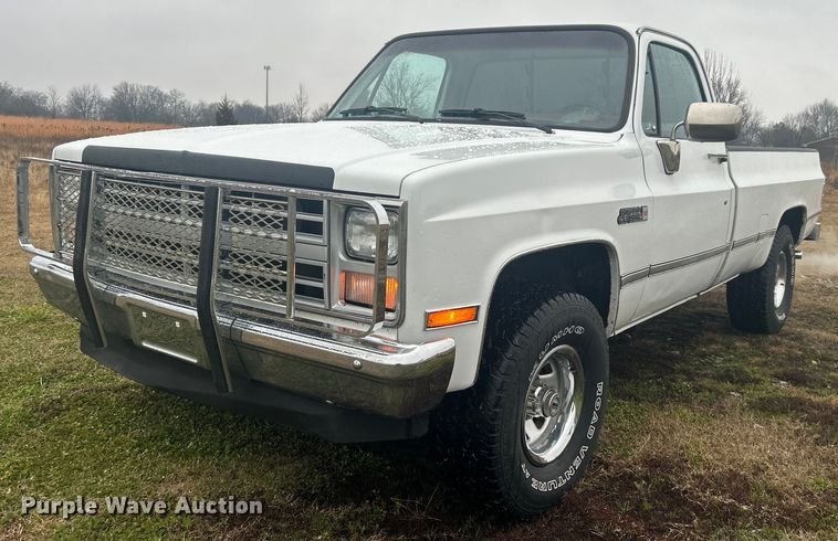 1986 GMC Sierra 1500 pickup truck - DN0650