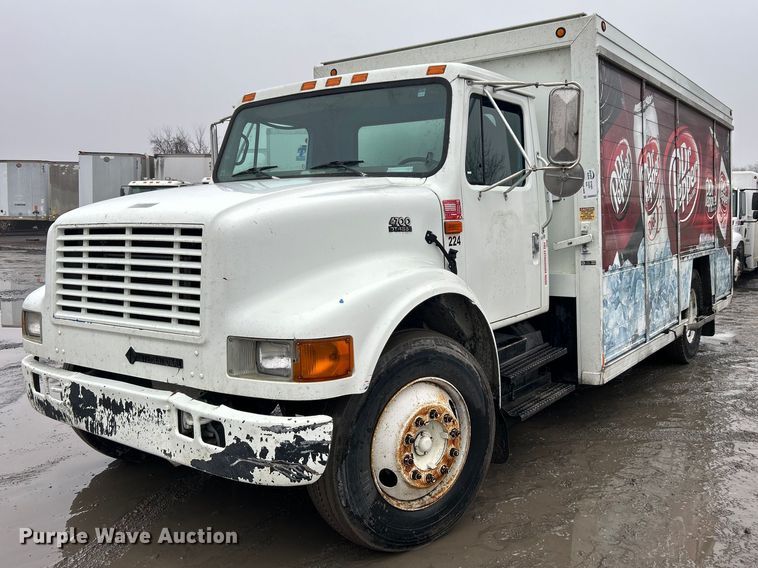2001 International  4700  delivery truck - DN0663