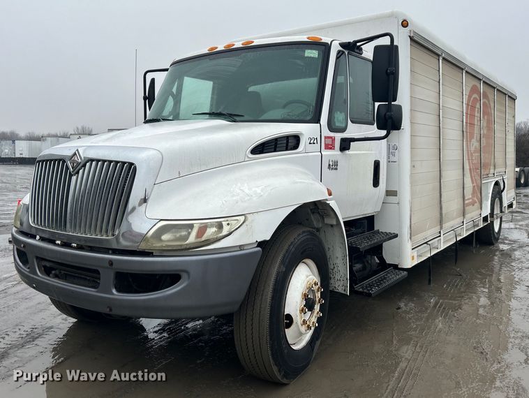 2005 International  4300 SBA delivery truck - DN0667
