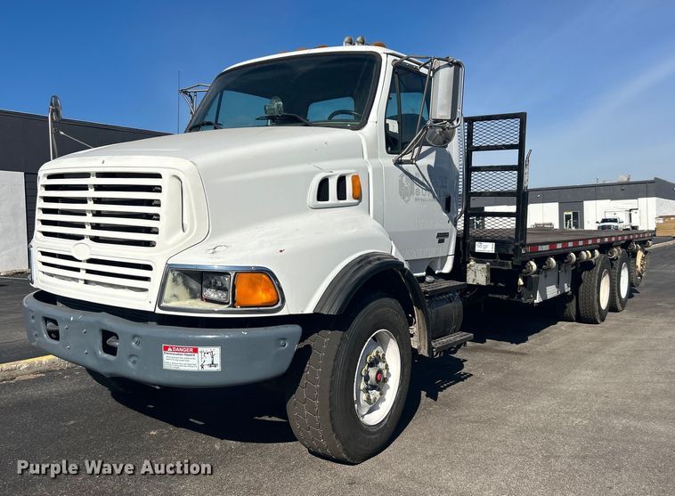 2004 Sterling L-Line flatbed truck - DN0688