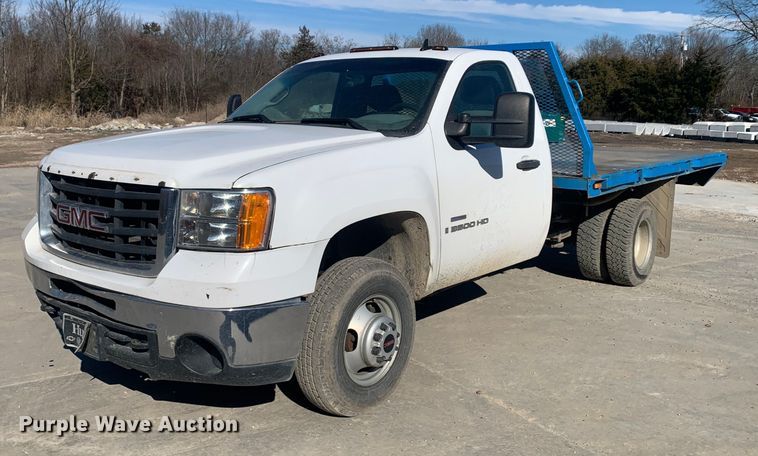 2007 GMC  Sierra 3500HD flatbed pickup truck - DP8829