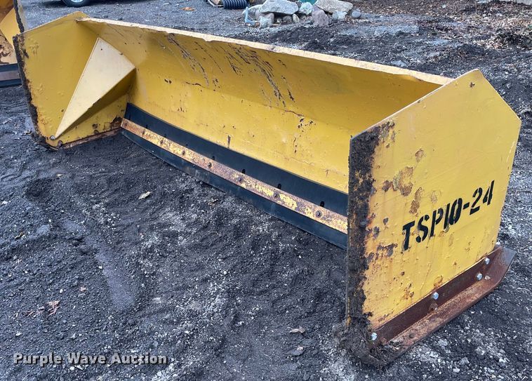 Protech 120" W skid steer snow pusher - DS5387