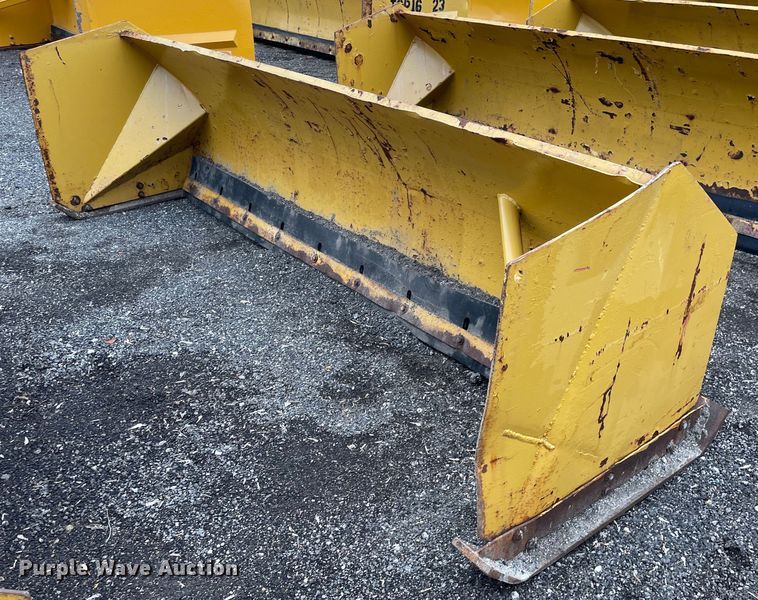 Protech 120" W skid steer snow pusher - DS5431