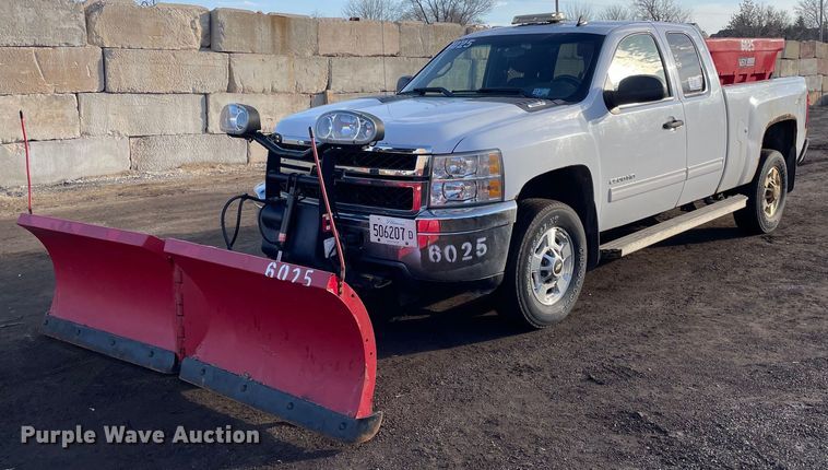 2011 Chevrolet  2500HD Ext. Cab pickup truck - DS5446