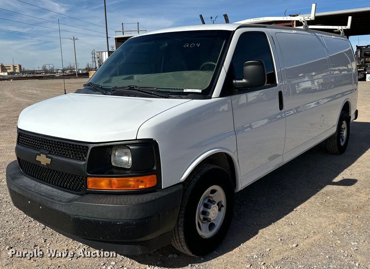 2017 Chevrolet Express 3500 van - EJ0192