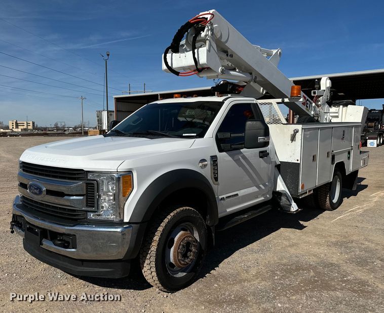 2017 Ford F550 Super Duty bucket truck - EJ0196