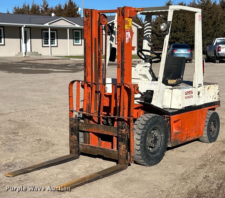 Nissan 25 forklift - EK9988